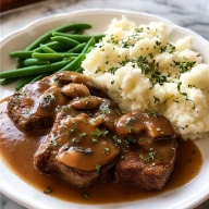 Crockpot Cube Steak with Gravy
