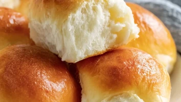 Fluffy Dinner Rolls