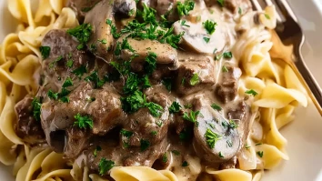 Hearty Slow Cooker Beef Stroganoff