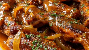 Smothered Turkey Wings with Gravy