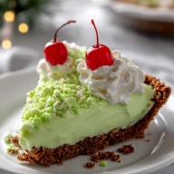 Easy 10-Minute No-Bake Grinch Pie